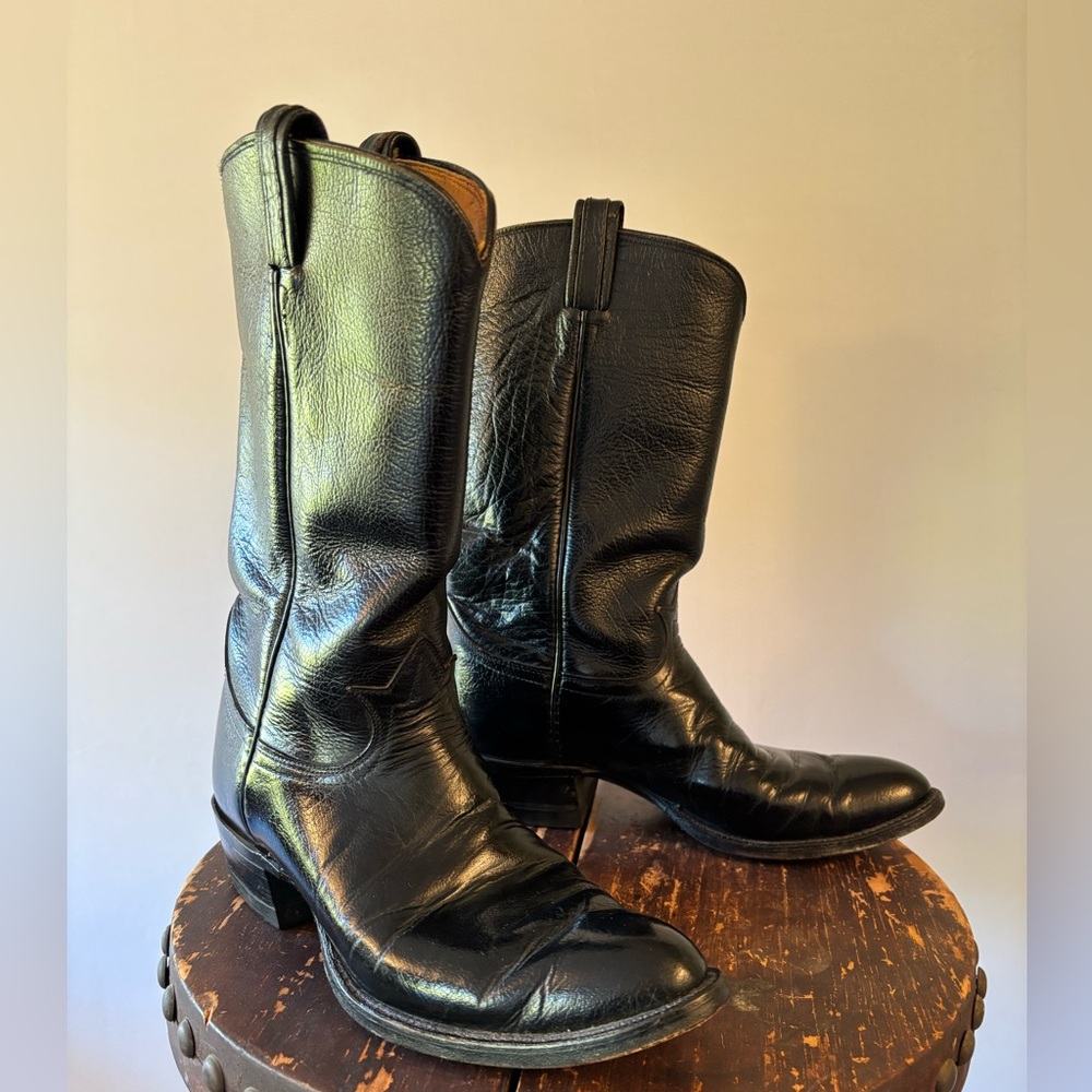 Vintage Tony Lama Black Leather Boot. Elegant and simple. M 8.5-9, W 9.5-10
